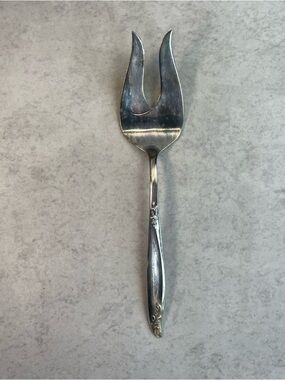 Oneida Deep Silver Serving Fork 9.5” Vintage Meat Fork Floral Handle